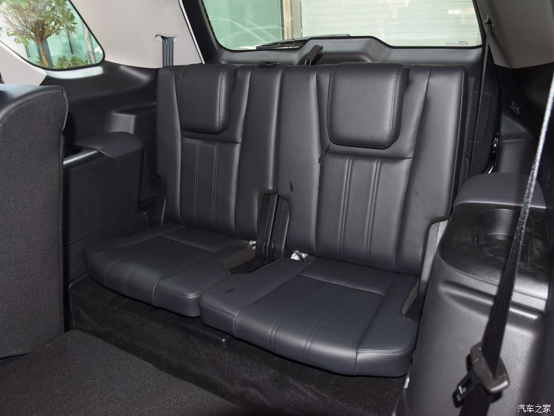 Hàng ghế thứ 3 khá thoải mái trên Changan CS95 2019