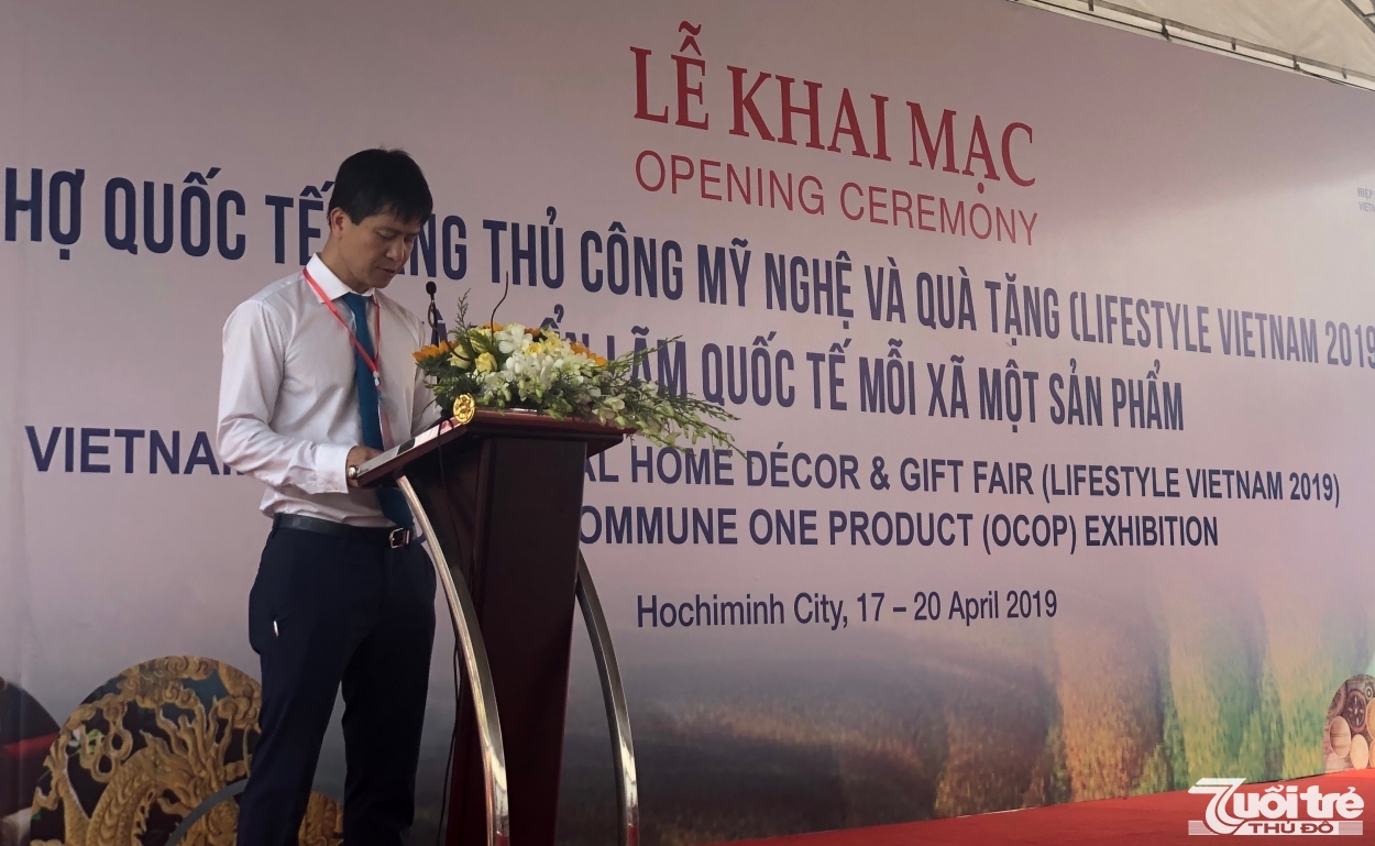 Đồng chí Nguyễn Minh Tiến, Cục trưởng, Chánh văn phòng Điều phối nông thôn mới Trung ương phát biểu tại Lễ khai mạc Hội chợ