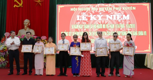 Người mù huyện Phú Xuyên nỗ lực vươn lên hòa nhập cộng đồng