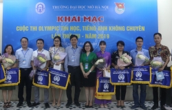 220 thí sinh tranh tài tại Olympic Tin học, tiếng Anh không chuyên trường Đại học Mở Hà Nội