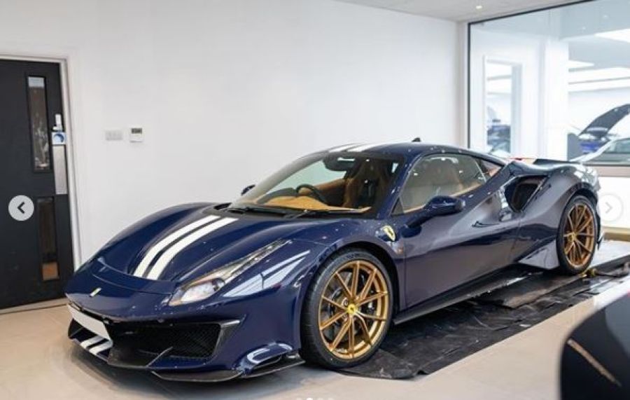 Ngắm siêu xe Ferrari 488 Pista đẹp xuất sắc với màu sơn Blu Scozia