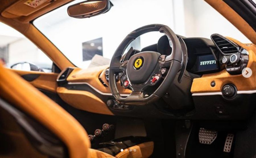 Ngắm siêu xe Ferrari 488 Pista đẹp xuất sắc với màu sơn Blu Scozia