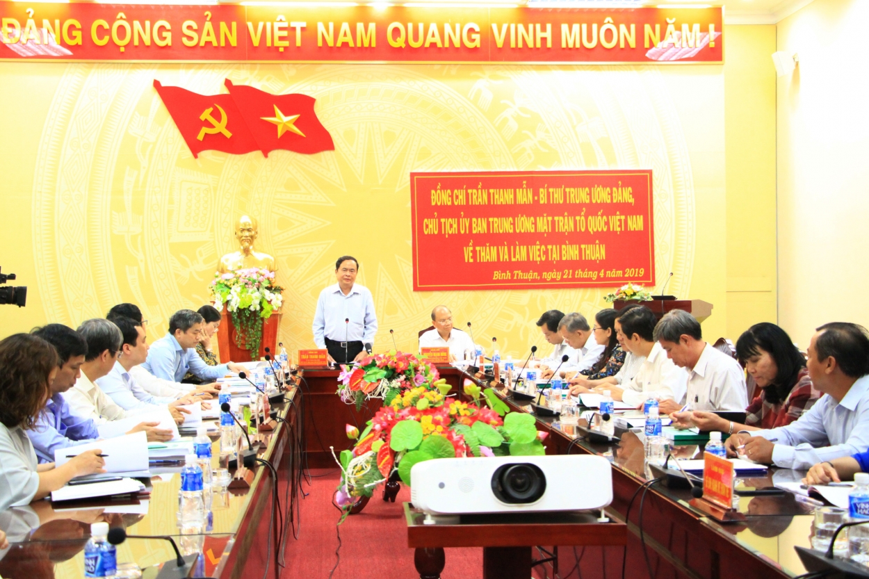 Chủ tịch UBTƯ MTTQ Việt Nam Trần Thanh Mẫn đề nghị đội ngũ làm công tác Mặt trận trong nhiệm kỳ mới phải bám sát tình hình nhân dân và không để bị động trước những tình huống phát sinh trên địa bàn.