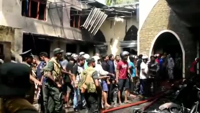 Cảnh hỗn loạn sau vụ đánh bom nhà thờ ở Sri Lanka