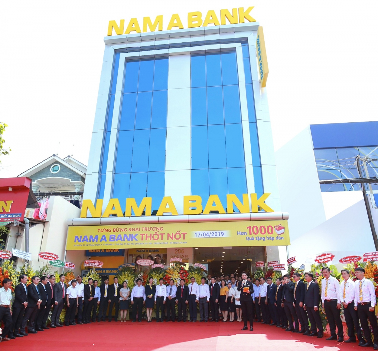 Nam A Bank Thốt Nốt được xây dựng với kiến trúc khang trang, mô hình ngân hàng hiện đại mang đến sự thuận tiện cho khách hàng giao dịch