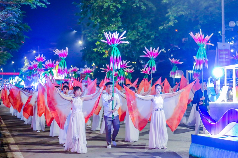 Du khách tới Hạ Long dịp nghỉ lễ sẽ được “cháy hết mình” với lễ hội đường phố