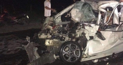 Hà Nội: Tài xế ô tô tử vong sau vụ va chạm kinh hoàng với xe tải