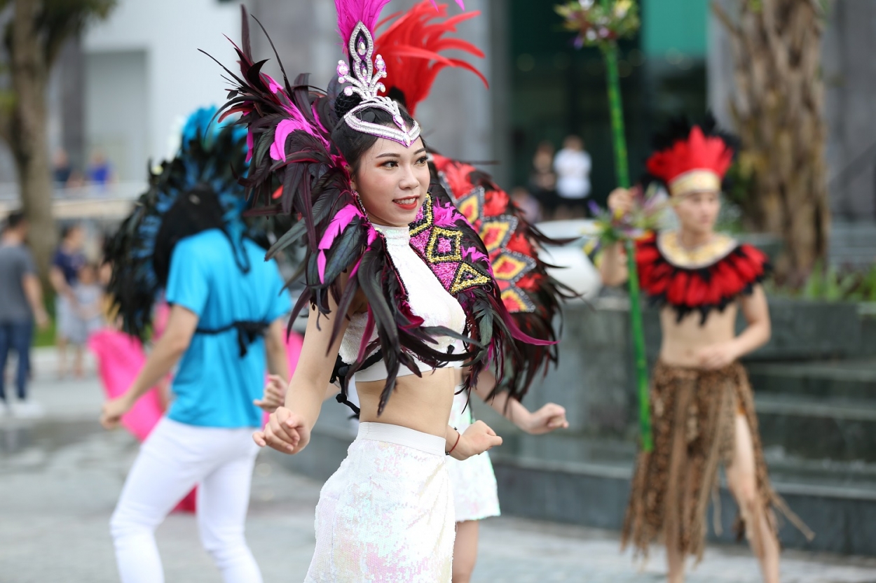 Mãn nhãn với những vũ điệu đường phố rực rỡ mở màn Carnaval Hạ Long 2019