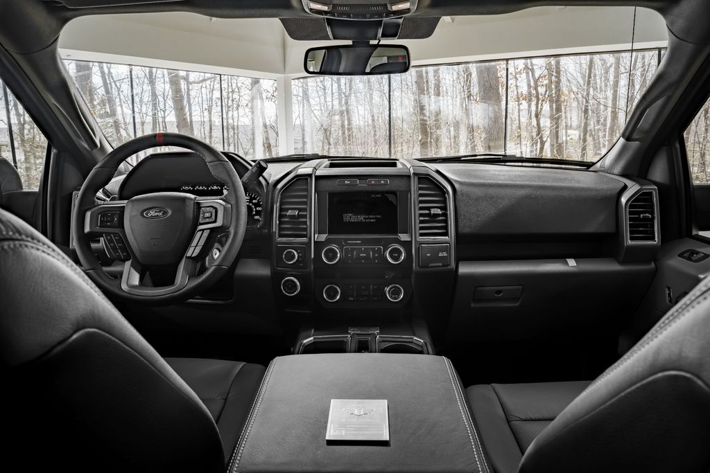 Cận cảnh Ford F-150 với 500 sức ngựa dưới bàn tay của nhà độ Mỹ