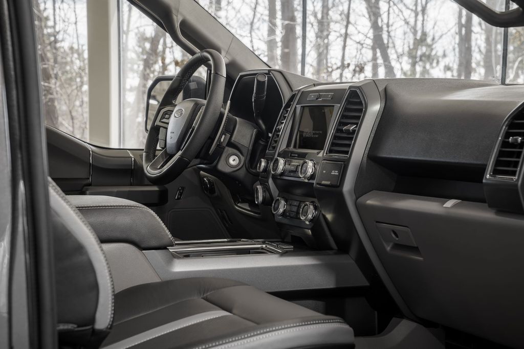 Cận cảnh Ford F-150 với 500 sức ngựa dưới bàn tay của nhà độ Mỹ