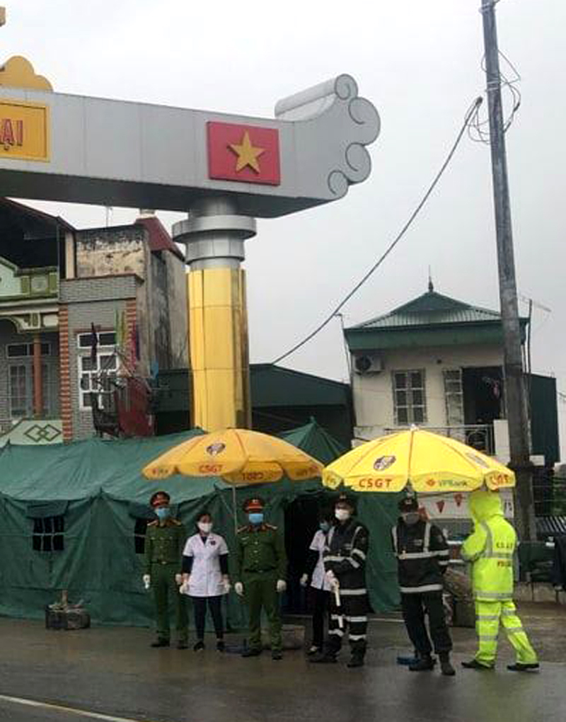 30 chốt cửa ngõ ra vào Hà Nội đã được lực lượng chức năng chốt chặn, kiểm tra phòng dịch Covid-19