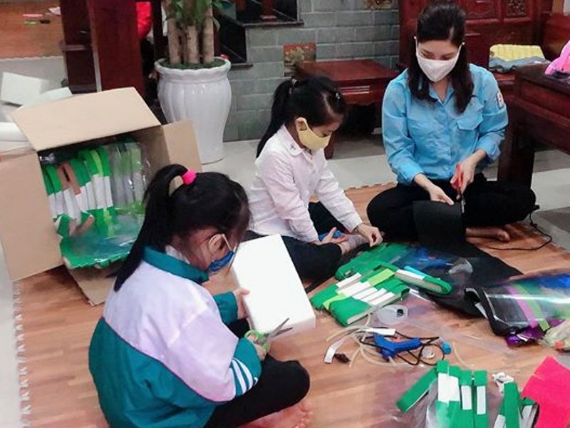 Thiếu nhi Thủ đô làm tấm chắn bảo hộ gửi các y, bác sĩ trên tuyến đầu chống dịch