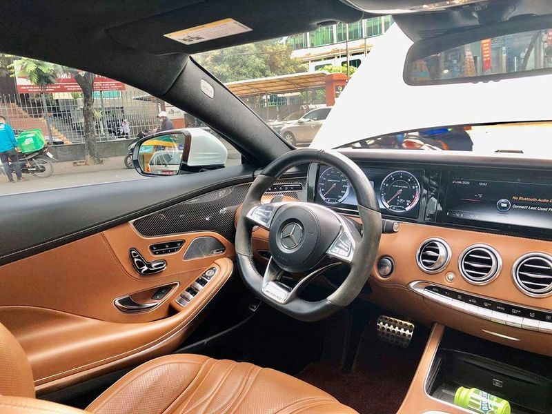 Khoang cabin của S63 Coupe có thiết kế tương đồng các mẫu S-Class khác