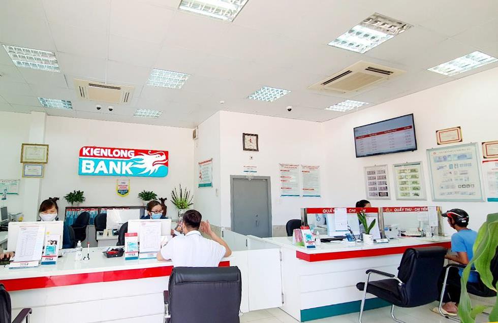 Ngoài chương trình trên, Kienlongbank cũng đang giảm lãi suất cho vay đối với khách hàng sản xuất nông nghiệp bị thiệt hại do ảnh hưởng của hạn hán, xâm nhập mặn vùng Đồng bằng sông Cửu Long