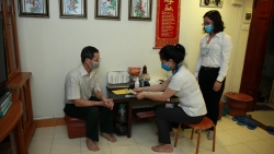 Từ ngày 16/4, người dân Hà Nội được trả hai tháng lương hưu, trợ cấp BHXH tại nhà