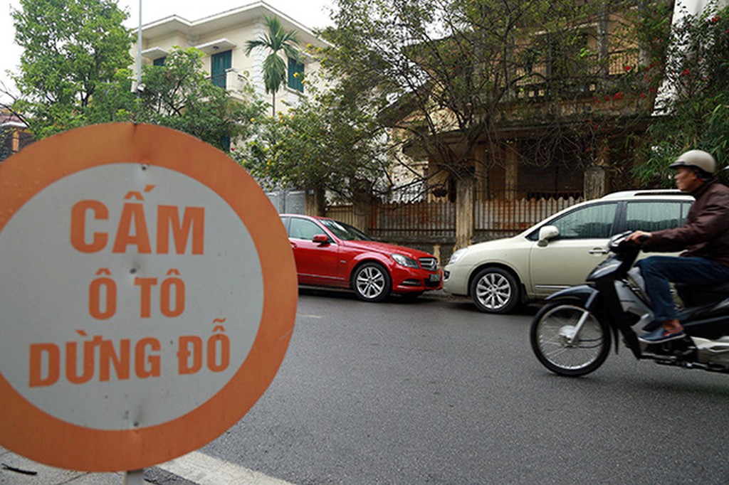 TP HCM thực hiện cấm đỗ xe trên một số tuyến đường