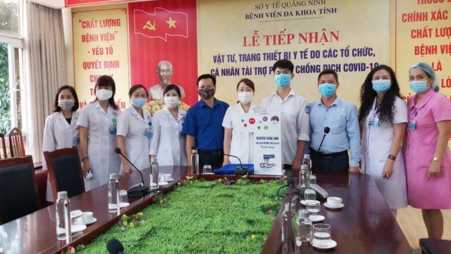 Nam sinh Quảng Ninh sáng chế máy sát khuẩn tự động dành tặng y bác sĩ
