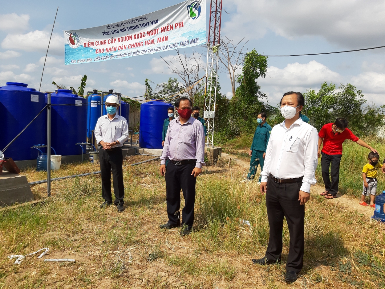 Công trình cấp nước ngọt sinh hoạt miễn phí cho người dân tại xã Biển Bạch Động, huyện Thới Bình, tỉnh Cà Mau góp phần chia sẻ khó khăn của nhân dân nơi đây