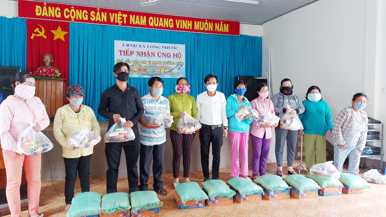 Doanh nhân Nguyễn Nam Phương tiếp tục chia sẻ khó khăn cùng người dân phòng, chống dịch Covid-19
