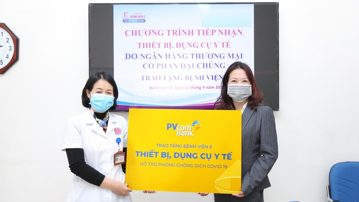 PVcomBank tài trợ vật tư y tế cho bệnh viện chống dịch Covid-19