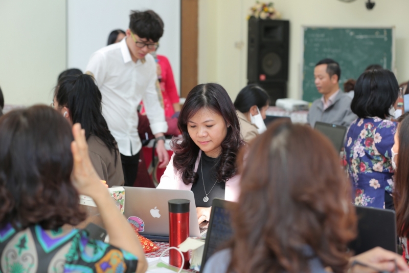 Ngày 26/2/2020, Ban quản trị Cộng đồng MIE đến trường THCS Nguyễn Tri Phương, triển khai tập huấn cho toàn thể cán bộ, giáo viên, nhân viên nhà trường
