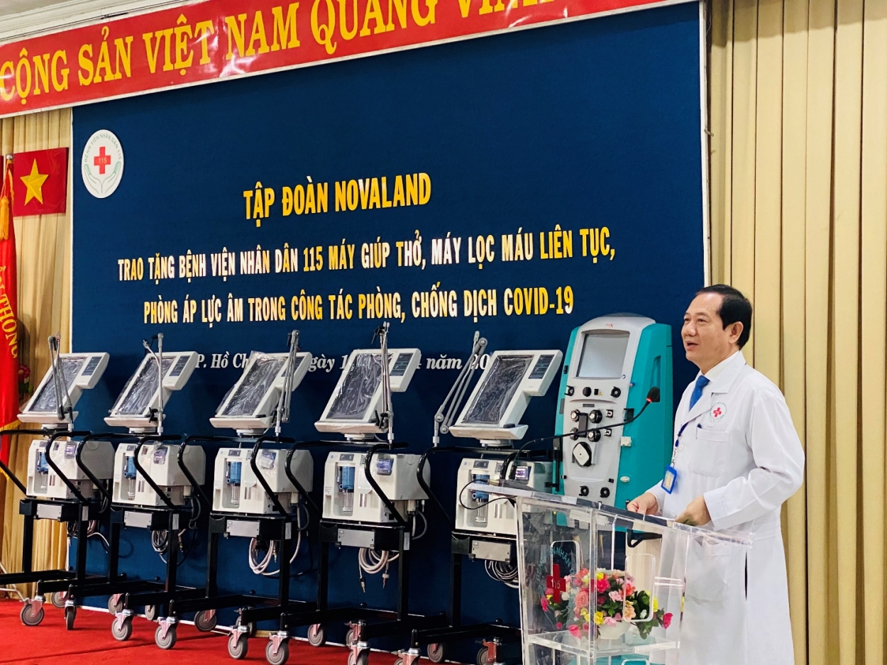 TS. Bs. Phan Văn Báu, Giám đốc Bệnh viện Nhân dân 115 chia sẻ về tầm quan trọng của các trang thiết bị y tế hiện đại trong công tác điều trị dịch bệnh