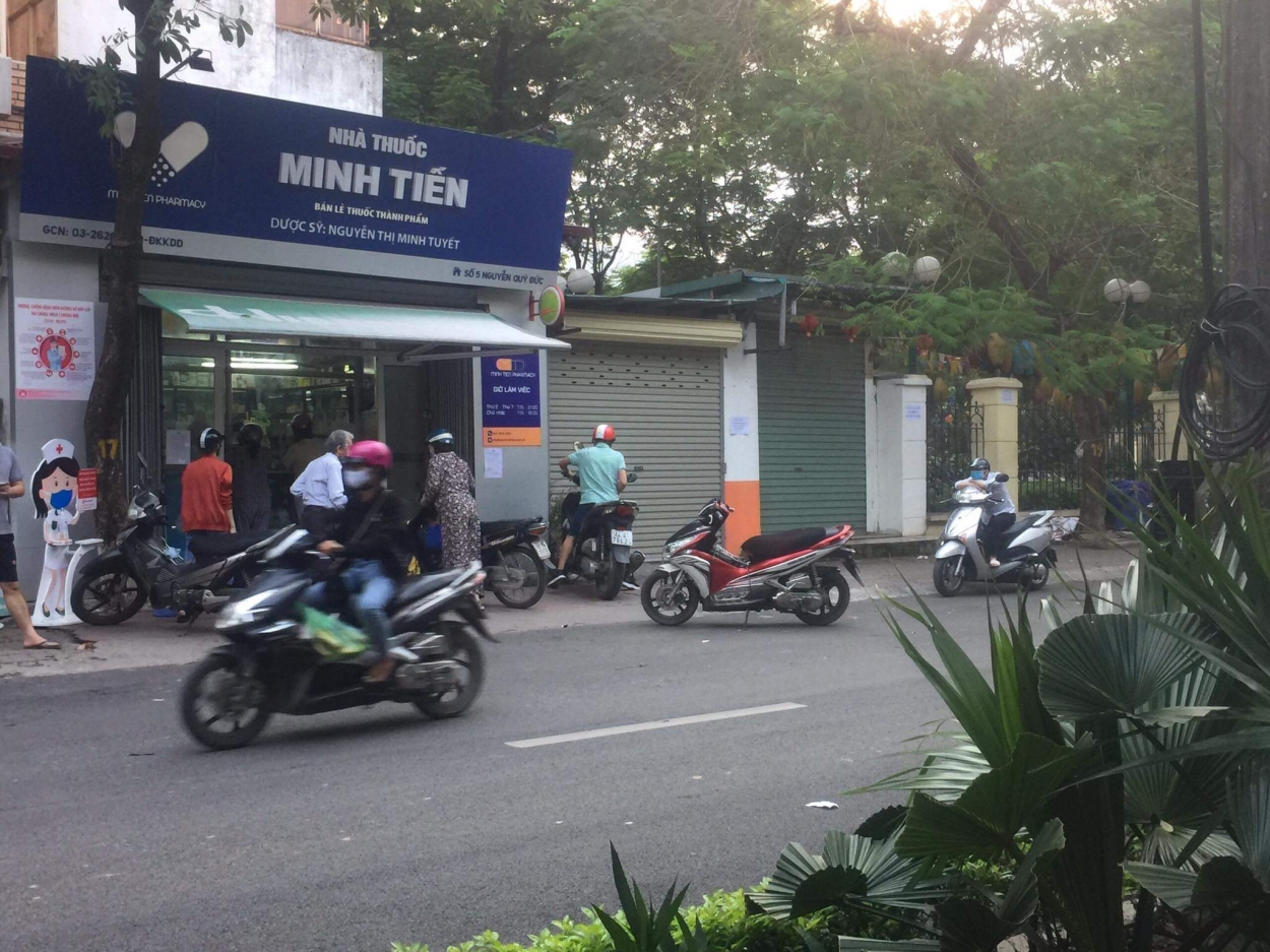 Người mua thuốc ho, cảm, sốt tại Nhà thuốc Minh Tiến không được nhân viên kê khai y tế