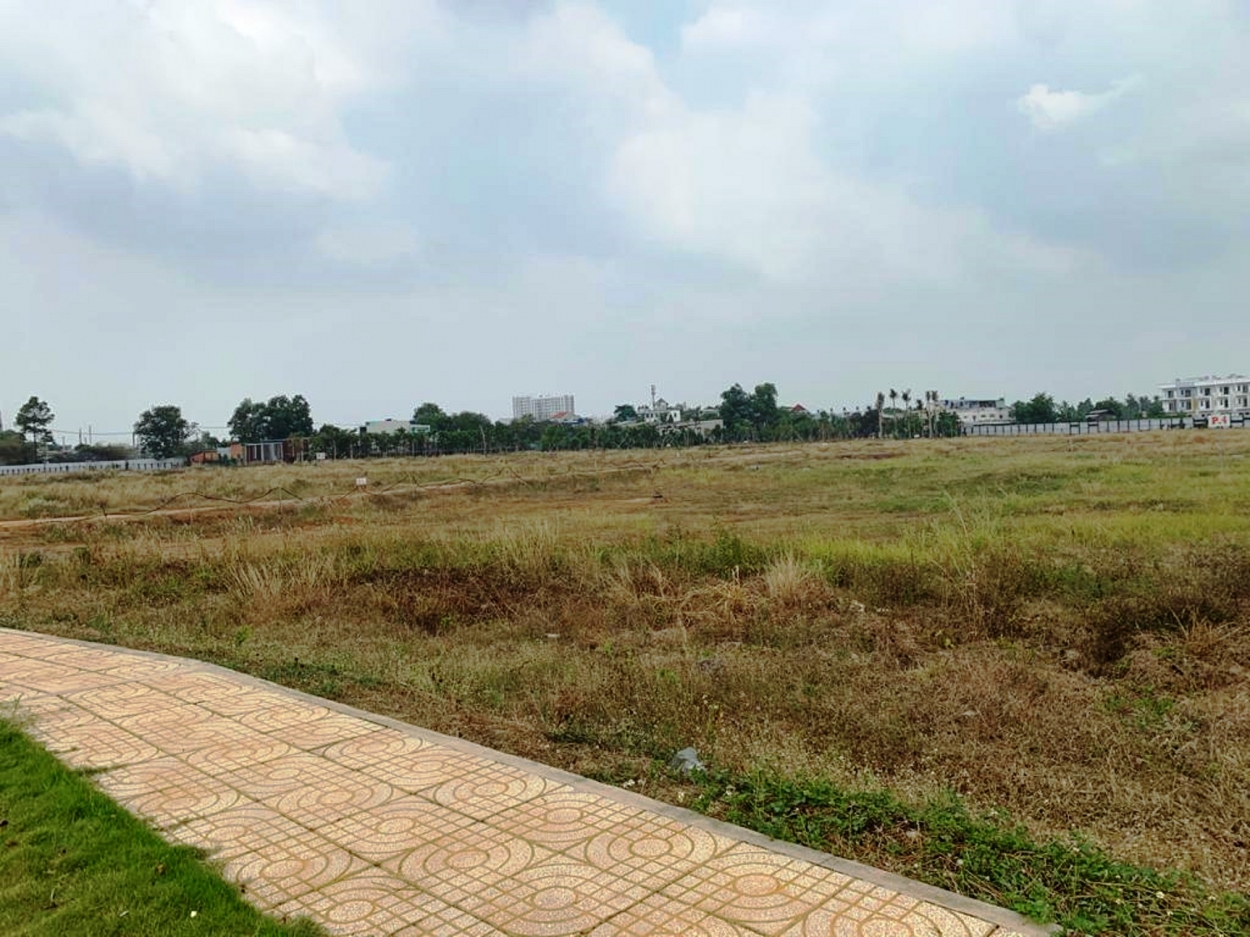 Khu đất dự án Pi City High Park vẫn là bãi cỏ hoang