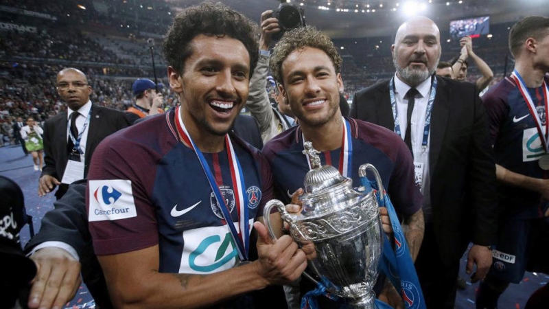 Neymar và các đồng đội có thể sẽ được nhận Cup sớm.