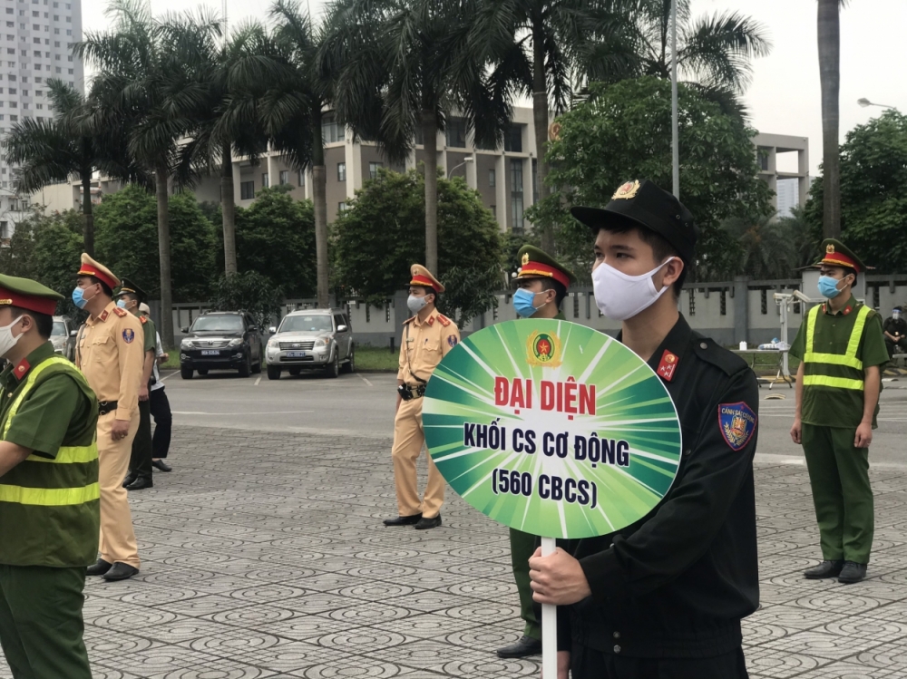 Đại diện cán bộ chiến sĩ các lực lượng thuộc Công an thành phố Hà Nội tham gia Lễ phát động hành trình