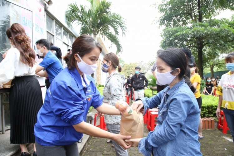 “Gian hàng 0 đồng” hỗ trợ thanh niên công nhân