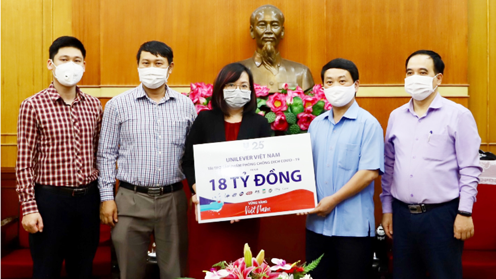 Unilever tiếp sức tuyến đầu chống dịch với gói sản phẩm trị giá 18 tỷ đồng 