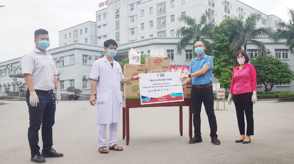 Bênh viện dã chiến tại Quảng Ninh tiếp nhận sản phẩm trao tặng của Unilever 