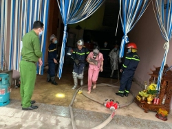 Hà Nội: Kịp thời cứu giúp 14 người mắc kẹt trong vụ cháy tại một nhà nghỉ