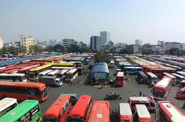 Từ 23/4, TP HCM tiếp tục tạm ngưng vận tải hành khách liên tỉnh, xe hợp đồng và taxi