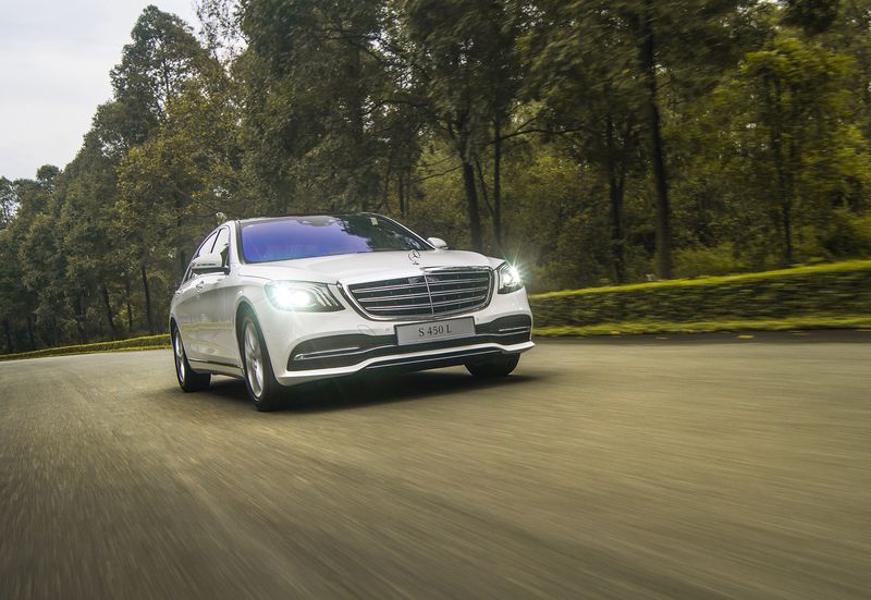 So kè bộ đôi Mercedes-Benz S 450L và BMW 730Li M-Sport