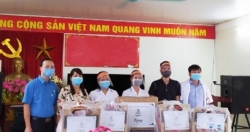 Liên đoàn Lao động thành phố Hà Nội trao 1.500 suất quà cho đoàn viên khó khăn