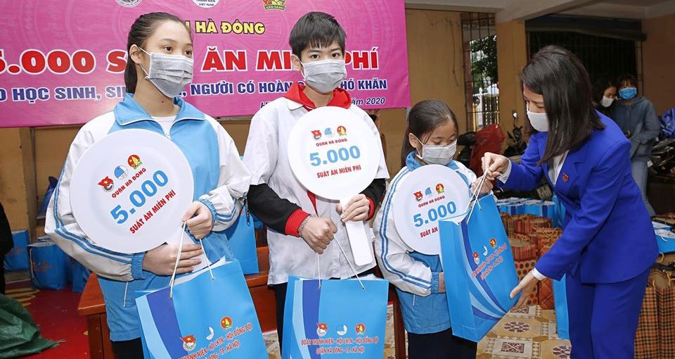 5.000 suất ăn miễn phí tặng học sinh, sinh viên và người dân có hoàn cảnh khó khăn 