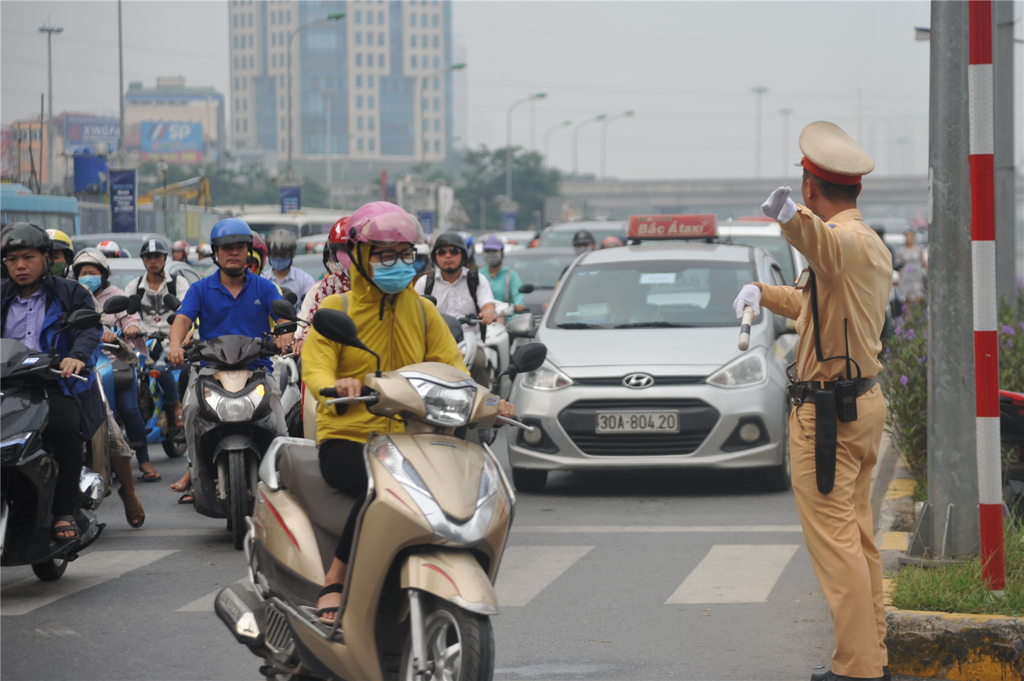 Hà Nội: Bảo đảm an toàn giao thông và phòng, chống dịch Covid-19 trong dịp nghỉ lễ 30/4 và 1/5