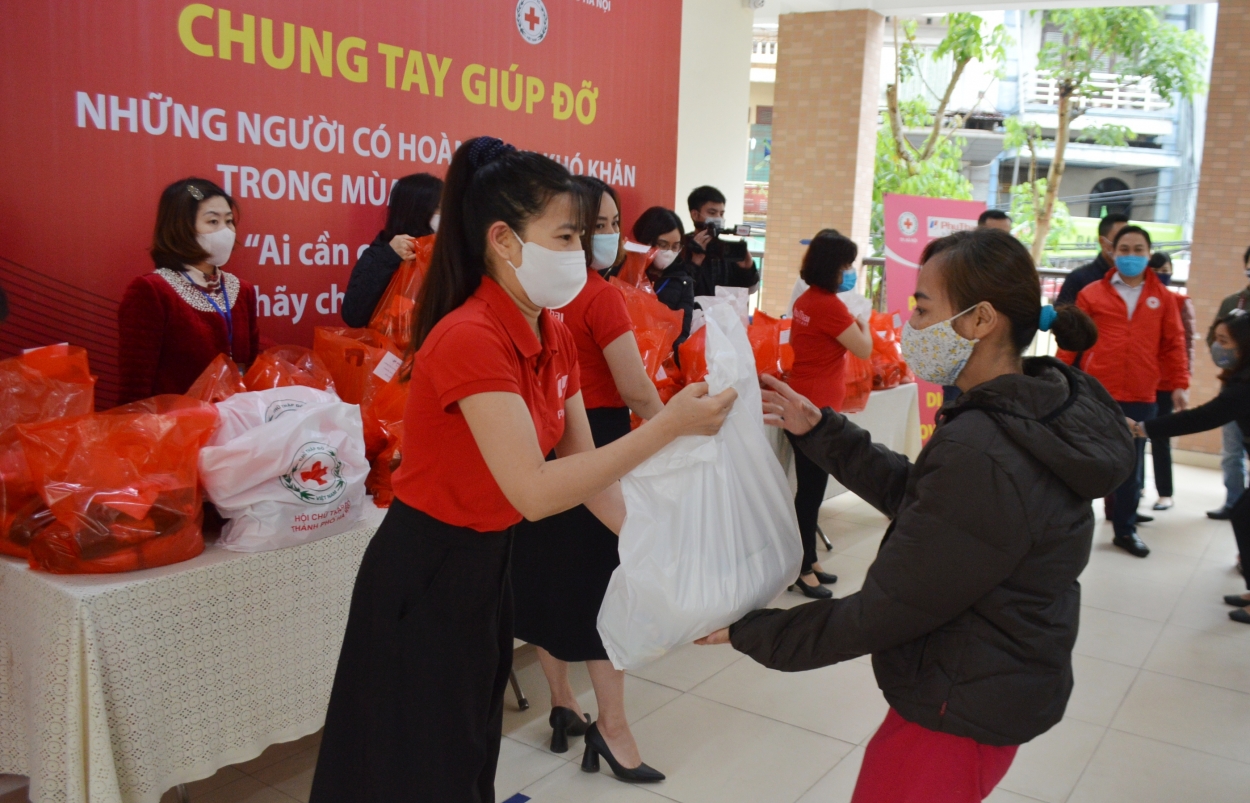 Chung tay giúp đỡ người có hoàn cảnh khó khăn bị ảnh hưởng bởi dịch Covid-19