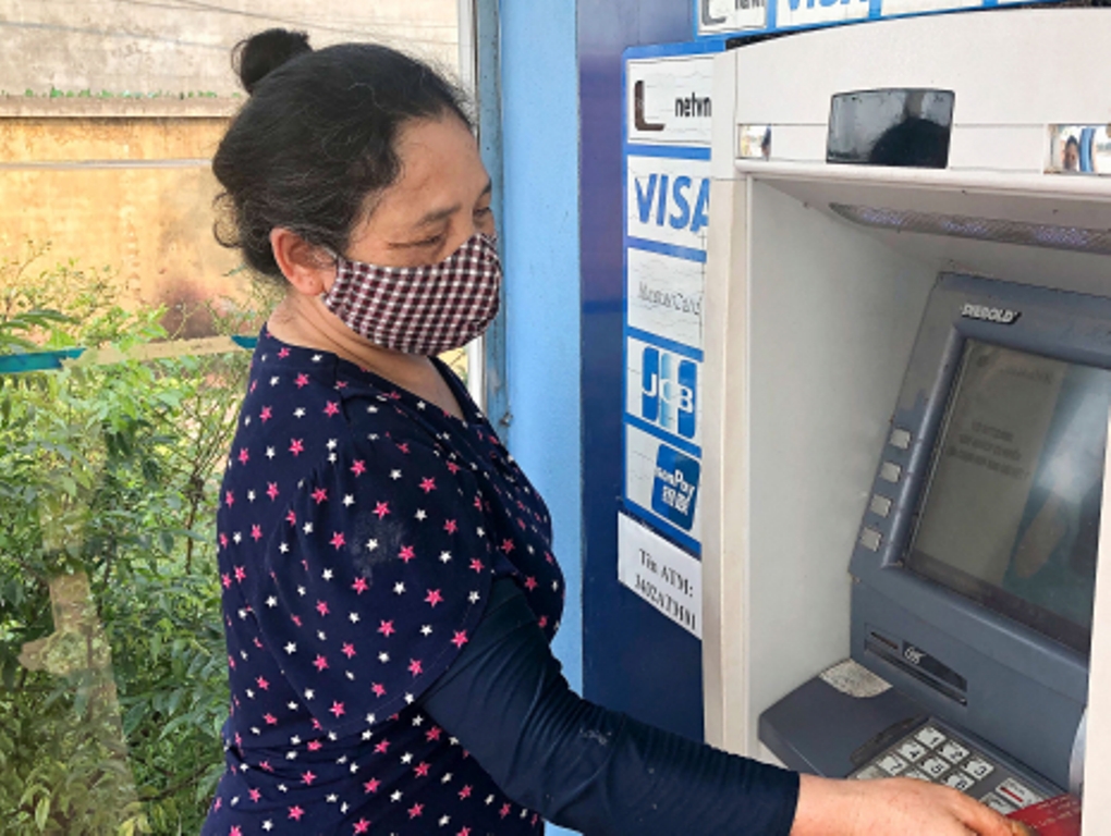 Việc nhận lương hưu qua thẻ ATM góp phần thay đổi nhận thức, thói quen của một bộ phận người dân trong việc sử dụng dịch vụ thanh toán không dùng tiền mặt