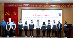 Hà Nội tặng máy tính cho học sinh nghèo học trực tuyến