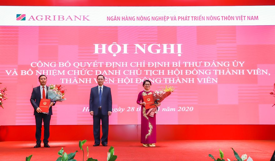 Phó Thống đốc Đào Minh Tú trao quyết định điều động, bổ nhiệm cho hai lãnh đạo cấp cao mới của Agribank