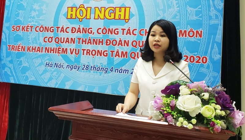 Đồng chí Chu Hồng Minh, Ủy viên Ban chấp hành Trung ương Đoàn, Phó Bí thư Thường trực Thành đoàn, Chủ tịch Hội Sinh viên thành phố Hà Nội phát biểu tại hội nghị