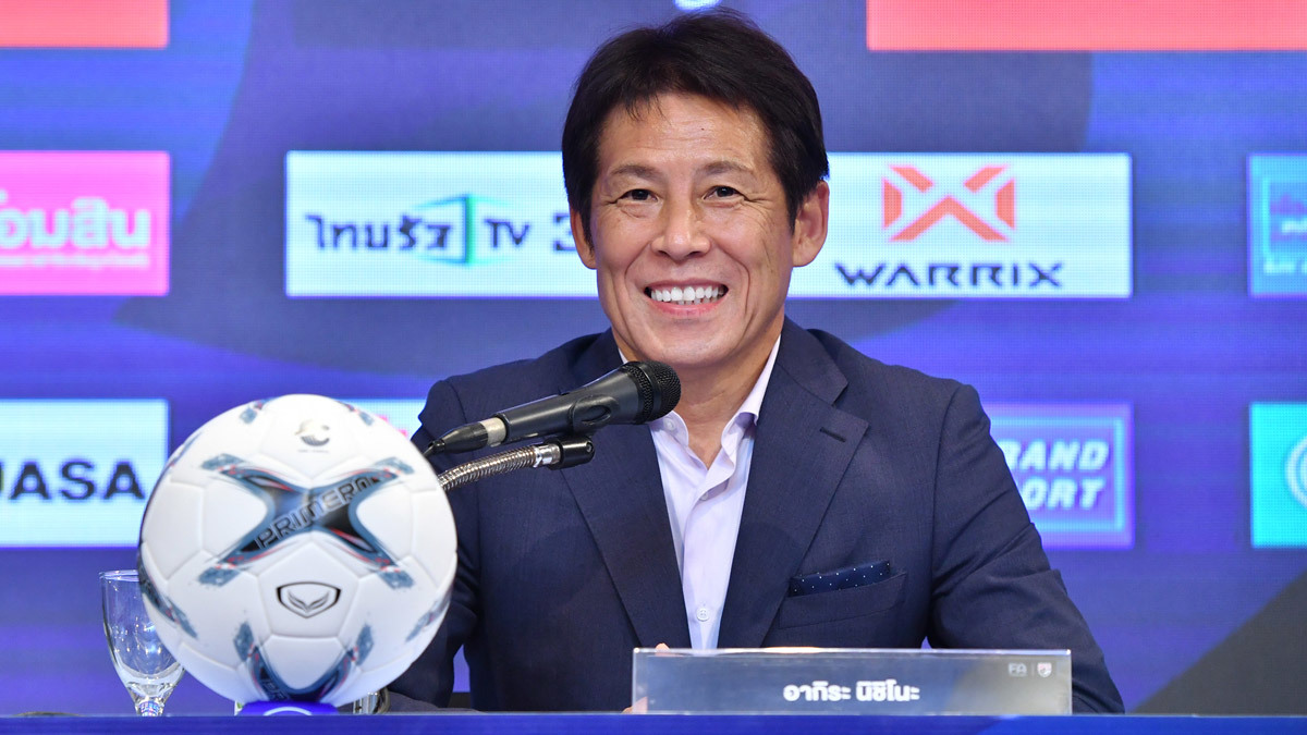 Quyết tâm vượt qua vòng loại World Cup 2022, HLV Akira Nishino “cầu cứu” các CLB Thái Lan