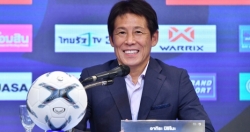 Quyết tâm vượt qua vòng loại World Cup 2022, HLV Akira Nishino “cầu cứu” các CLB Thái Lan