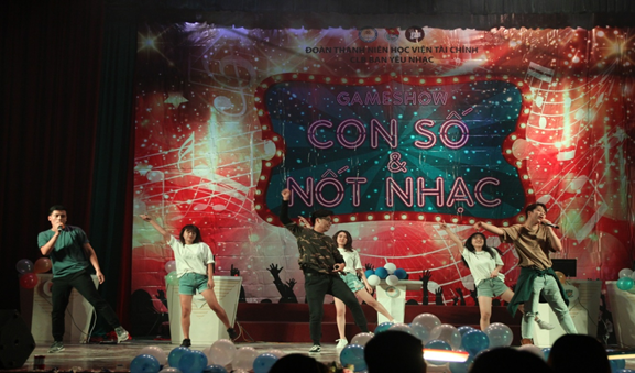 Sinh viên Học viện Tài chính hào hứng với Gameshow “Con số & nốt nhạc”