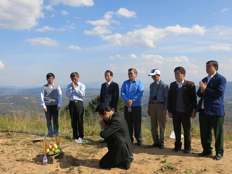 Người đi tìm tên cho đồng đội qua ảnh