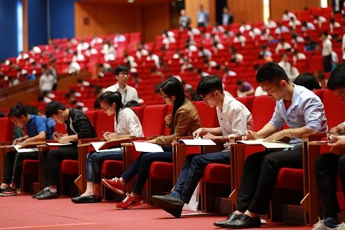 8.800 cử nhân cả nước tham dự thi kỳ thi tuyển dụng lớn nhất của Samsung Việt Nam