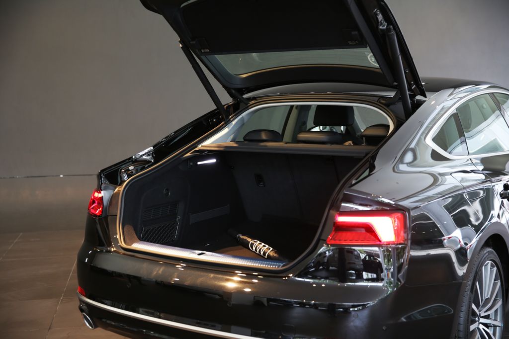 Chiêm ngưỡng Audi A5 Sportback mới vừa cập cảng Việt Nam